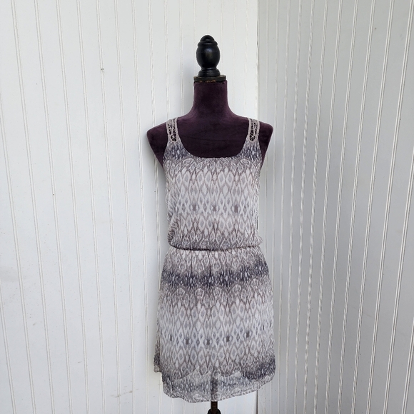 EXPRESS Sleeveless Gray Layered Dress Laced Neckline Elastic Waist Sz XS - Picture 1 of 15